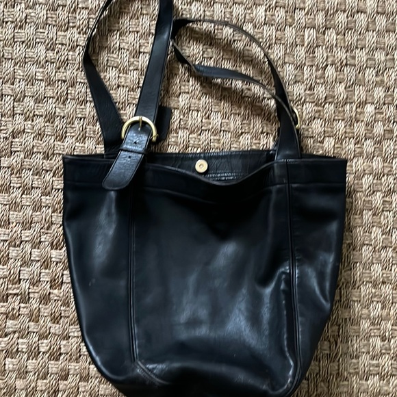 Coach bag barley worn. Nice size can fit a lot! - Picture 1 of 4